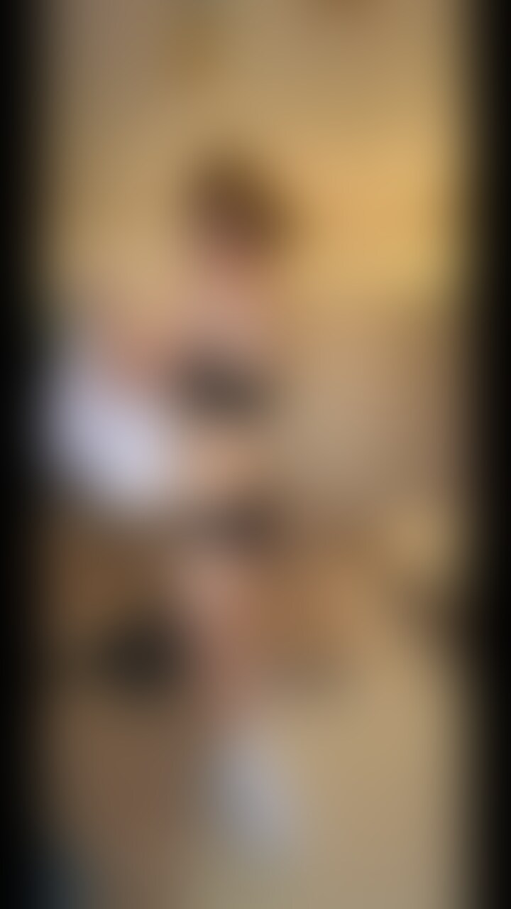 暑い日に外で1日散歩したりお買い物したりしたルーズを履いたまま制服に着替えてM男君のオス的本能発揮してガン責め♡
当然足裏は足汗染み込んで湿気ってて臭いは酸っぱい臭いでしたがそんな足でも興奮してくれてM男君の粗チンをいっぱい踏んでからローターで責められて正常位でガン突きされてメス顔炸裂しちゃったw (2/2)