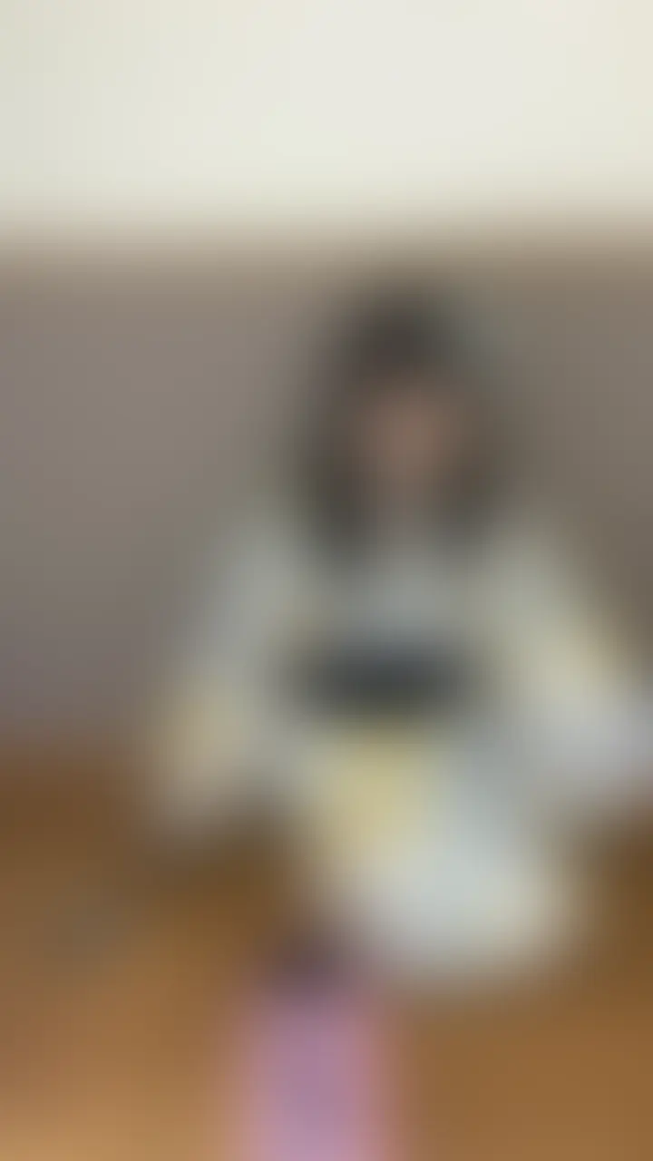 浴衣でディルドマシーン👘 💓
(顔出しなし)
最初に【いいねとブックマーク】してくれると嬉しいです✨️
反応あると本当に次のやる気になります︎💕︎
もう9月ですね💦
夏も終盤!!
今日は浴衣姿でディルドマシーンをつかってオナニーしちゃいました🩷
ディルドマシーンはほんとに気持ちよくて何度もイっちゃう。、
早くしすぎるとすぐイッちゃうから初めはゆっくり…その後激しくして…︎💓
一緒に気持ちよくなってね(*´ `*) (2/2)