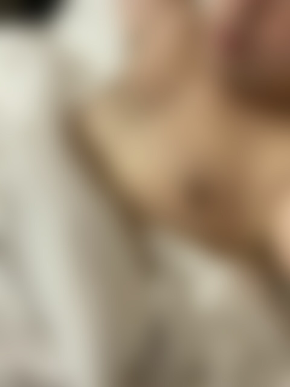 隣、来る？？一緒に寝よ😘 sample 2