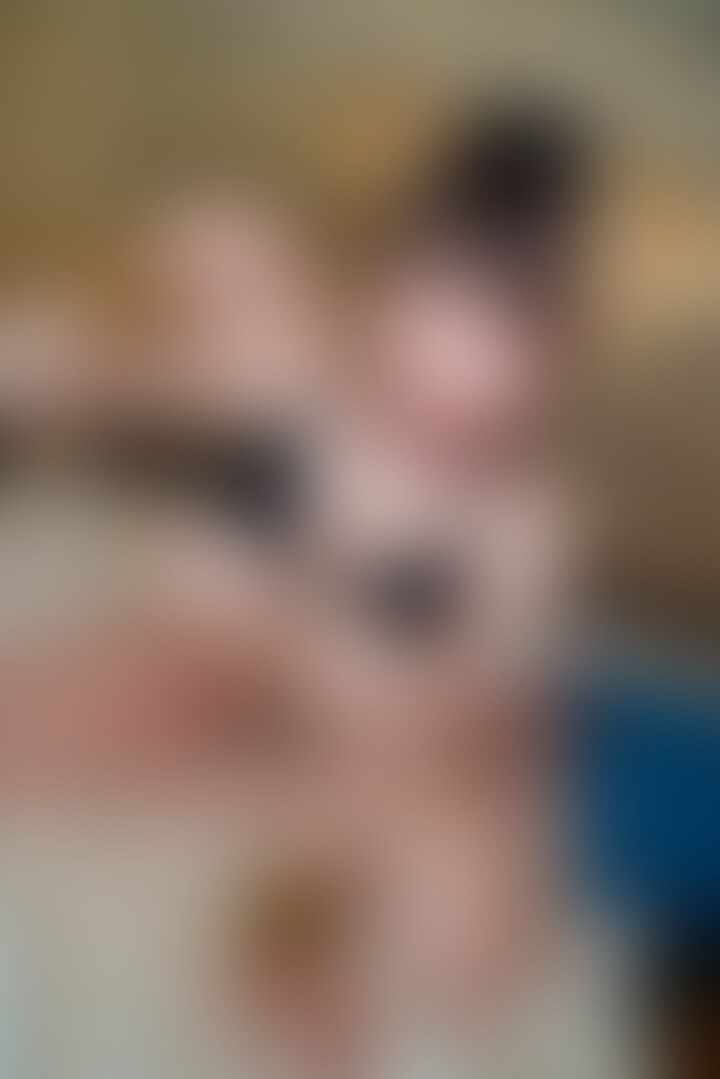 彼氏持ちのG乳ドッグトレーナーとのハメ撮りを公開します。
さんぷる↓
https://myfans.jp/posts/b6063c26-1db0-4915-a547-460123f8a8fd
せりかちゃん20歳 新人ドッグトレーナー
犬好きすぎて犬になりたいとか言い始めたヤバい子w可愛い顔して性欲強すぎます。
Gカップの爆乳は感度も抜群で、乳首をつまむだけでのけぞりながらビクビク。
ワンワン言いながら感じてる声がめちゃくちゃエロくて、ついイジワルしてしまいました。
もう入れてよぉ・・・と言い出すまでドロドロに感じさせ
息継ぎもできないほどの連続アクメに酸欠で顔真っ赤。
何度も激しく突き続けたせいで、アヘりながら痙攣していましたw
VSIC/2104277 (2/2)
