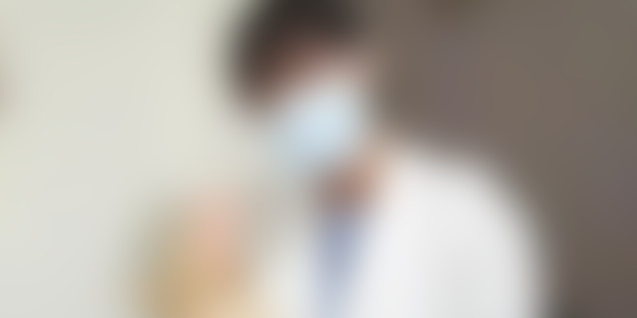 歯科女医による恥垢除去治療とグローブ手コキ
・後半はオペ着 (2/2)