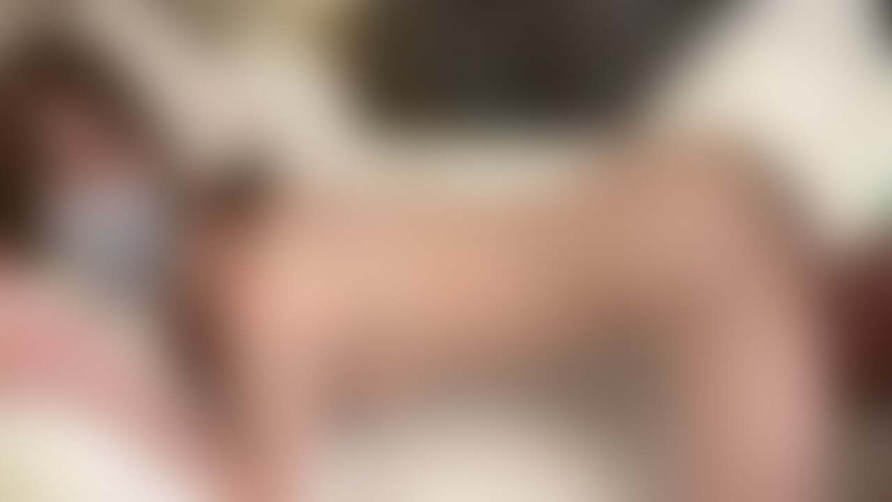 お久しぶりのケモ耳ましろ💞
今回もめちゃくちゃにハメられました🥺
バックの状態で待機させられて…後ろから手マンで濡らされたら…
ズボっと挿入
そのまま奥をガンガン突かれて…
上半身持ち上げられて下から突き上げる形で…
散々イッたのに最後は正常位でまたガン突き…
アレを出されて…💦
大変でした🥺💦 (2/2)