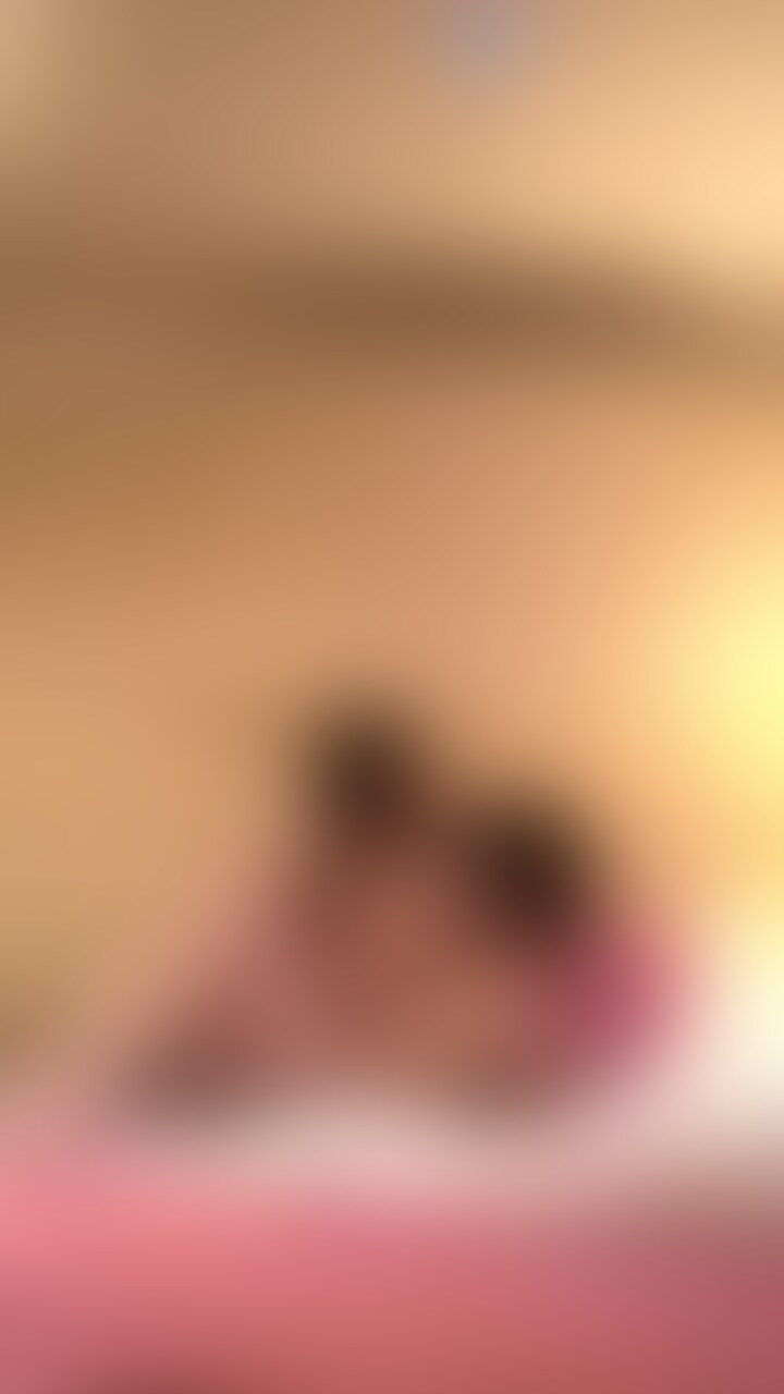 昔の浮気相手に完全貸し出し動画。
妻と浮気した単独さんに、妻と単独さん2人で楽しむんだったら、ちゃんと動画を撮影してくるなら行っておいで。と話をして仕事で大阪に来ていた単独さんとアポ取りして、とある駐車場で妻を貸し出ししました。
その後、私は妻がラブホで寝取られてるのを想像しながら、車内で妄想膨らませてしこってました。
そして2時間ほどしたあとに返却されました。
単「旦那のよりも大きい？」
ゆう「旦那のよりおっきいいぃぃ、奥、奥に当たる‼️気持ちいいぃぃ」
と絶叫。
中出しして逆流した大量のザーメンをそのまま口の中に流し込んだり、寝取られ興奮ポイント盛りだくさんです。

完全貸し出し動画のヌキどころ編集版です。

ロングバージョンは製作中ですのでお待ちください。
#寝取り
#寝取られ
#NTR
#他人棒
#複数プレイ
#3P
#人妻
#素人
#フェラ
#イラマ
#中出し
#肉便器
#オナホ
#貸し出し
#浮気
#アヘ
#オホ声 (2/2)