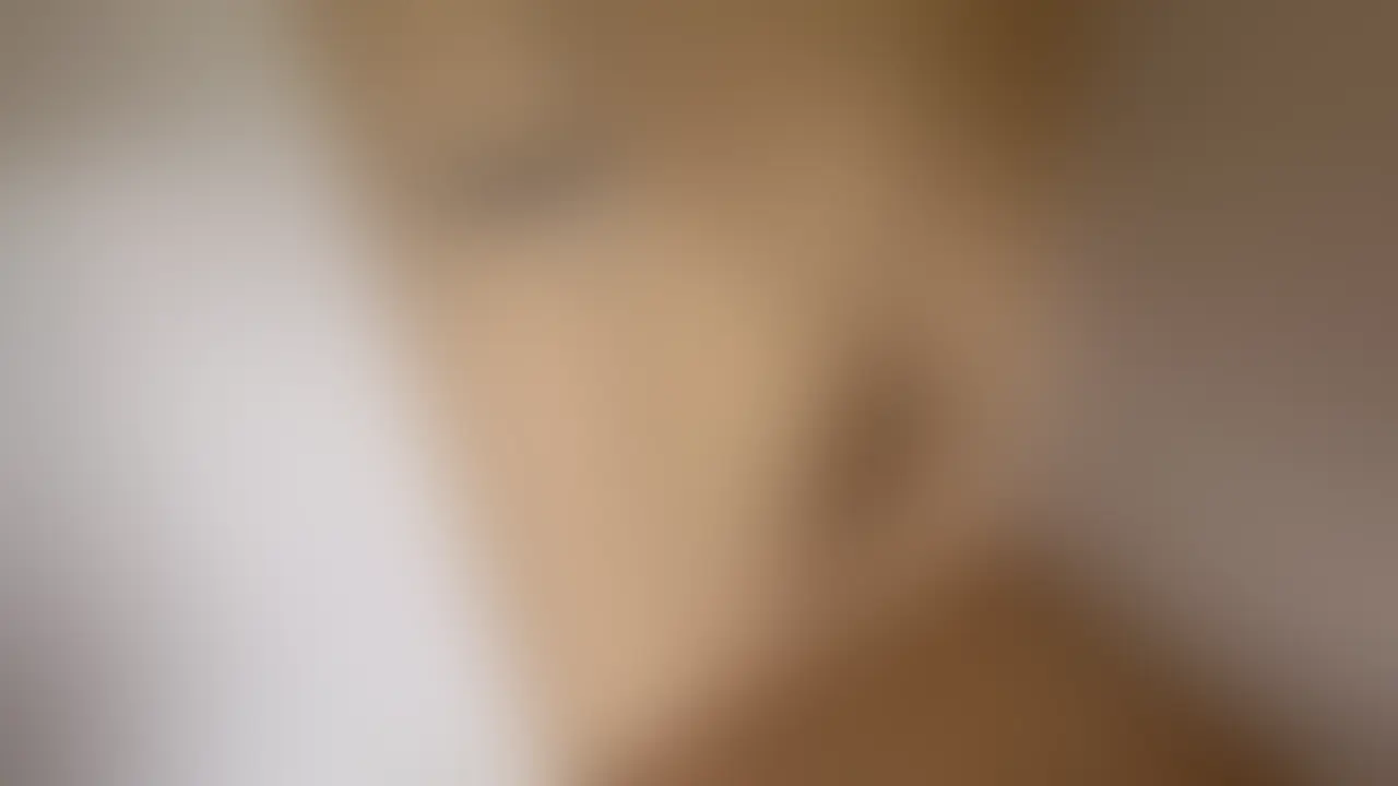 【完全顔出し】
初めまして。
僕の奥さんとスワップしてみませんか?
と関西のカップルさんから頂いたDM
奥さんが綺麗でおっぱいが大きくて素敵だったので
お会いしてみることに…
大好きな彼氏が私より綺麗で可愛くておっぱいの大きい女の人を抱いてる…
嫉妬とムラムラがすごくて…
お相手の旦那さんとエッチするの最初は嫌だったのに…
最後は旦那さんと内緒で〇〇しちゃいました (2/2)