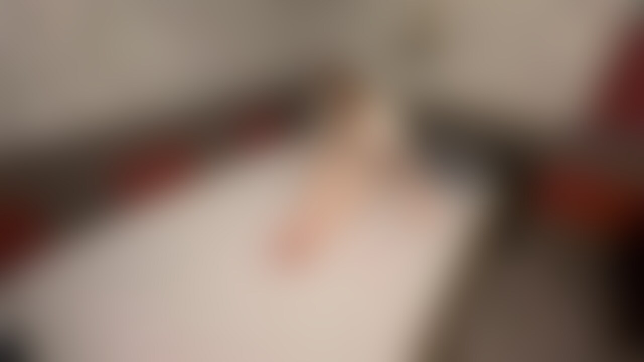 フェラ抜きのはずが精子まみれペニスに入れられ中出しされてしまう人妻 (2/2)