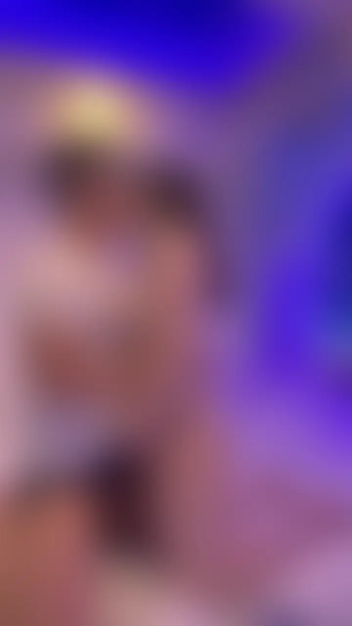 .
長編動画🎥✨✨
.
.
とろけるような白さに、抗えないほどの甘い誘惑。彼女の柔らかな動きに身を委ねれば、いつの間にか抜け出せない迷宮へ。今夜、特別な洗礼をあなたに🌨️💕
.
. (2/2)