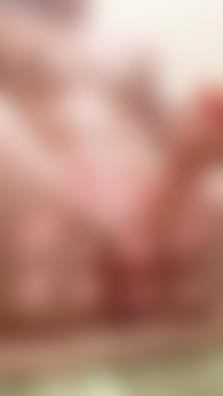 ヌルヌルになってるわかりますか？
もっと子宮が壊れるくらい太いのが欲しい (2/2)