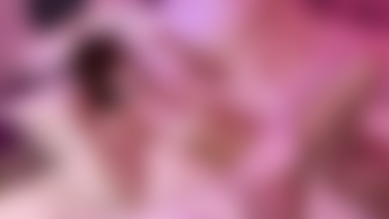 今回はなんとベッドの上でカメラマンさんとハメ撮りしちゃったよ!!💎

乳首とアソコを愛撫されて…🖐

ウーマナイザーと子宮責めの同時攻撃であっさり絶頂💓

アソコの準備が万端になったところで…

正常位でおもいっきり突かれてイキまくっちゃった💗

これで終わりかと思ったんだけどまだまだ違う体位でイカされちゃうみたい!!👼

次回に続く🤭 (2/2)