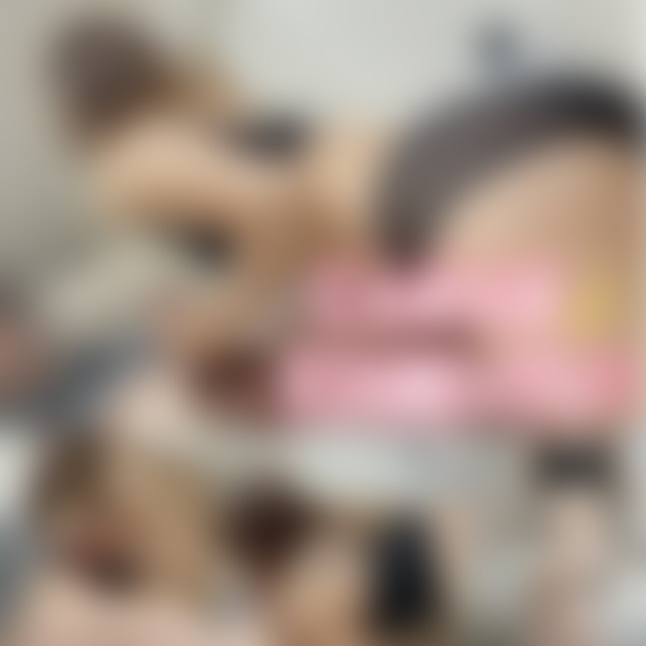 やっほ♡
今回は手コキです❤️(少しフェラも有り)
いつも顔重視でフェラや手コキ撮ってたので
今回の動画は顔は見れませんが
新しいアングルに挑戦してみました！
そして縦動画にしても観れるように角度調整しました👀
横動画ですが縦にしても見てみてね( *˙ω˙*)و ｸﾞｯ!

最近夜のイチャイチャできてなかったから
ちょっとした刺激で彼氏さんのおちんちんガッチガッチ笑
いっぱい精子出てきた🥹
そしてフォロワーさんから頂いた
下着を着て手コキしてます♡
めっちゃかわいい🥰
ありがとうございます☺️ (2/2)