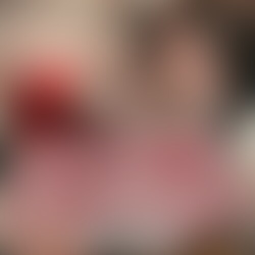 ルックスの悪い男。
それが気に入らないと
唐突にツバを吐き掛ける女子大生。
男の顔面にツバがかかってしまうが
嫌がるどころか興奮している様子だった。
「お前みたいな気持ち悪い男
一生童貞なんだから
女子のツバを浴びれるだけでも
幸せだと思え」と無茶苦茶な理屈で
再度ツバを吐き掛けてしまう。
男が嫌がる様子もないことから
何度も何度もツバをぶっかけ続ける。
男の目の中や鼻の穴や口の中
ちんぽにまでツバをひっかけ
男が勃起してると知るやいなや
今度はせんずりを強要する。
「くっせーちんぽシコりまくってくっせーザーメン出せ」
「ツバに溺れながら射精して死ね」など
止まらないツバ地獄と罵倒地獄。
女子のツバを全身にまみれながら
男はみじめに射精してしまう。
どんどん新作動画を公開していきます!
サンプルを気に入りましたら
「いいね!」「フォロー」「入部」をお願いします! (2/2)