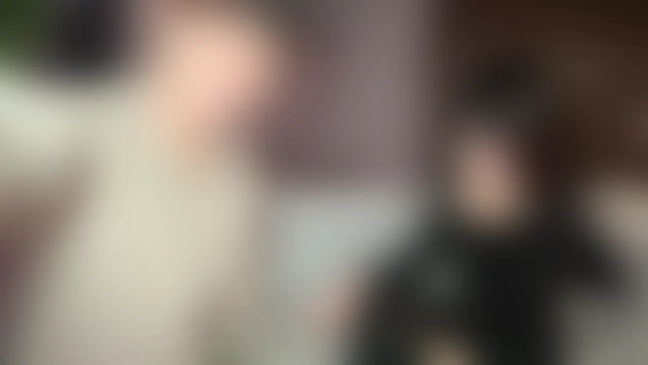 19歳150cmの小柄な女の子にぶっといおちんちんズボズボしてきました。
普段は大人のお風呂屋さんで働いてる19歳の女の子とハメ撮りしてきました。
ほんと小柄で顔も坂道系アイドルにいそうな雰囲気でめっちゃ可愛かったです。
こんな可愛い子が1日5、6人のおじさんを相手にしてるって言ってて素直に凄いなと思いました。。
みんな数万払ってこの子とセックスしてるのに、僕は無料でやり放題なのがいつもより背徳感マシマシで興奮しました。 (2/2)