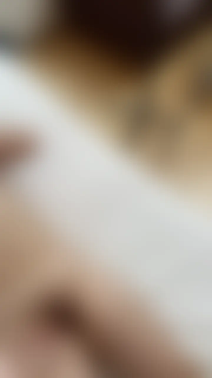 【主観】人妻ひな様にお仕置きしていただきました。
いきなりの足責めからスタート♡
M男にとって足で踏まれる時が至福の時ですよね?
洗ってないしょっぱい素足をナメナメ
しょっぱい足指だったのでギンギンに勃起してしまいました♡
顔面騎乗でのクンニ♡
アナルも一緒に舐め舐めしてます♡
ひな様はツルツルのお◯んこ♡
ツルツルが舐めやすくて好きです♡
ひな様の愛液をたっぷり吸わせていただきました♡
こんなに長いのを入れられてしまいました♡
プラグを挿入したままのフェラチオ♡
中からも外からもかなり刺激でイキそうになっちゃいます♡
恒例のパンスト手コキ♡
ひな様の唾液を飲みながら、パンストでしごいてもらいました♡
たっぷり唾液を使ってのフェラチオ♡
唾液ローションが効き過ぎてすぐに射精したくなります♡
最後は手コキで連続射精してもらいました♡ (2/2)