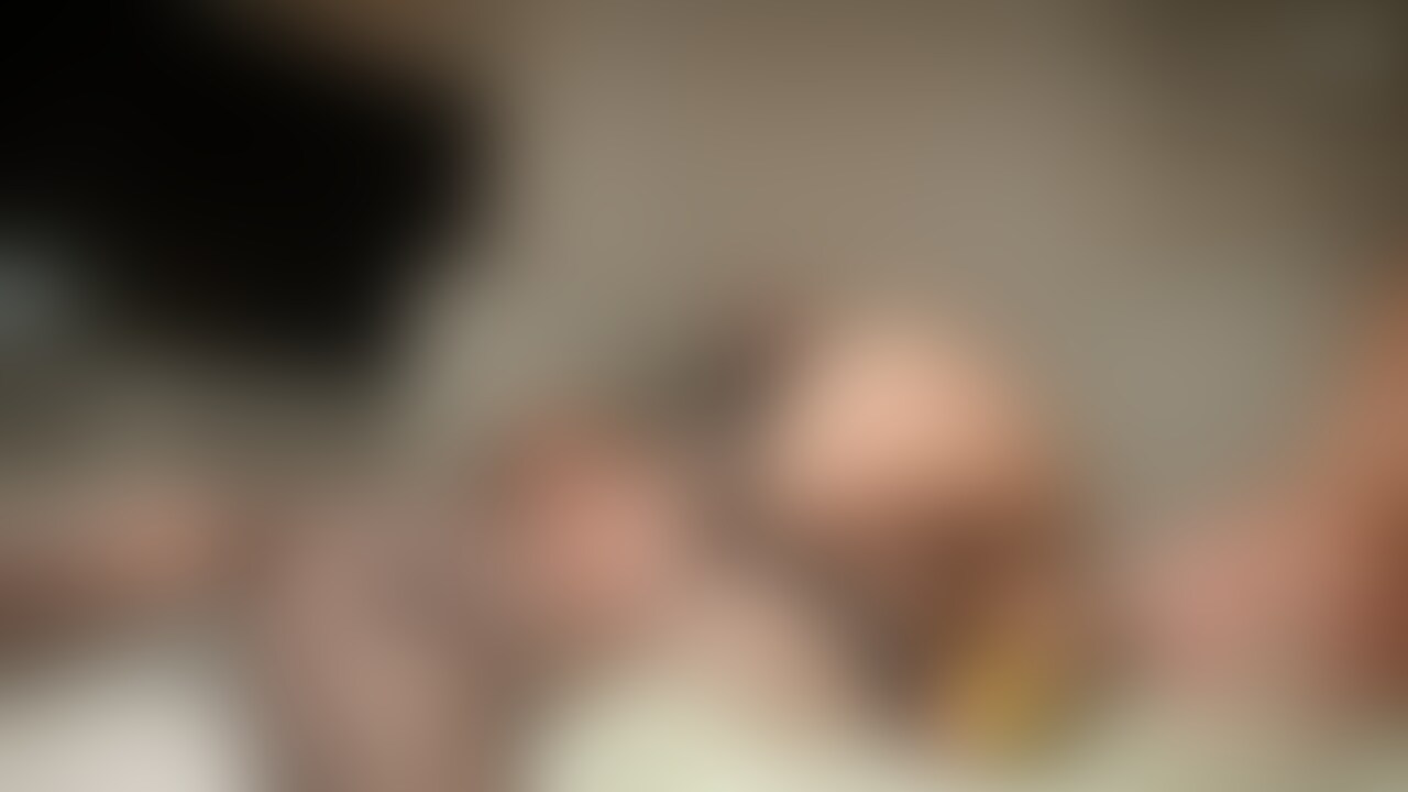 (異物挿入)メス穴にオロナ〇ンCを乱暴にぶち込み、瓶ジュースが美味しい。もう普通のハメ撮りセックスには戻れないだろう。 (2/2)