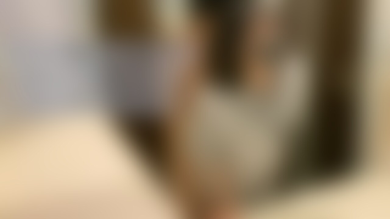 【お口見せ♡】洗面所で帰り支度をしていた可愛い彼女にいきなりちんぽを咥えさせて生ハメ立ちバック。正常位で潮吹き、最後は中出し
------------------------------------------------------------
彼氏とラブホテルにお泊まりした朝
お化粧品を家に忘れちゃったから、せめて髪だけは綺麗に整えようと思って支度中。。
全裸の彼氏があらわれてびっくりした!
...けど入れちゃった🫣💕 (2/2)