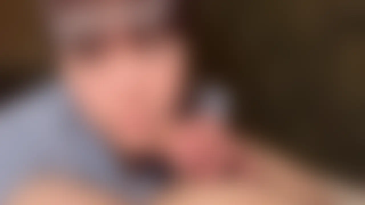 みなさん！このあやちゃんの自撮りフェラチオは凄すぎですよ！
どんなしゃぶり方がエロいかを考えながら自撮りしてるからついつい見入ってしまう。

まるで別の生き物のような舌の動きがエロすぎ。

とにかく必見のフェラチオをお楽しみください！ (2/2)