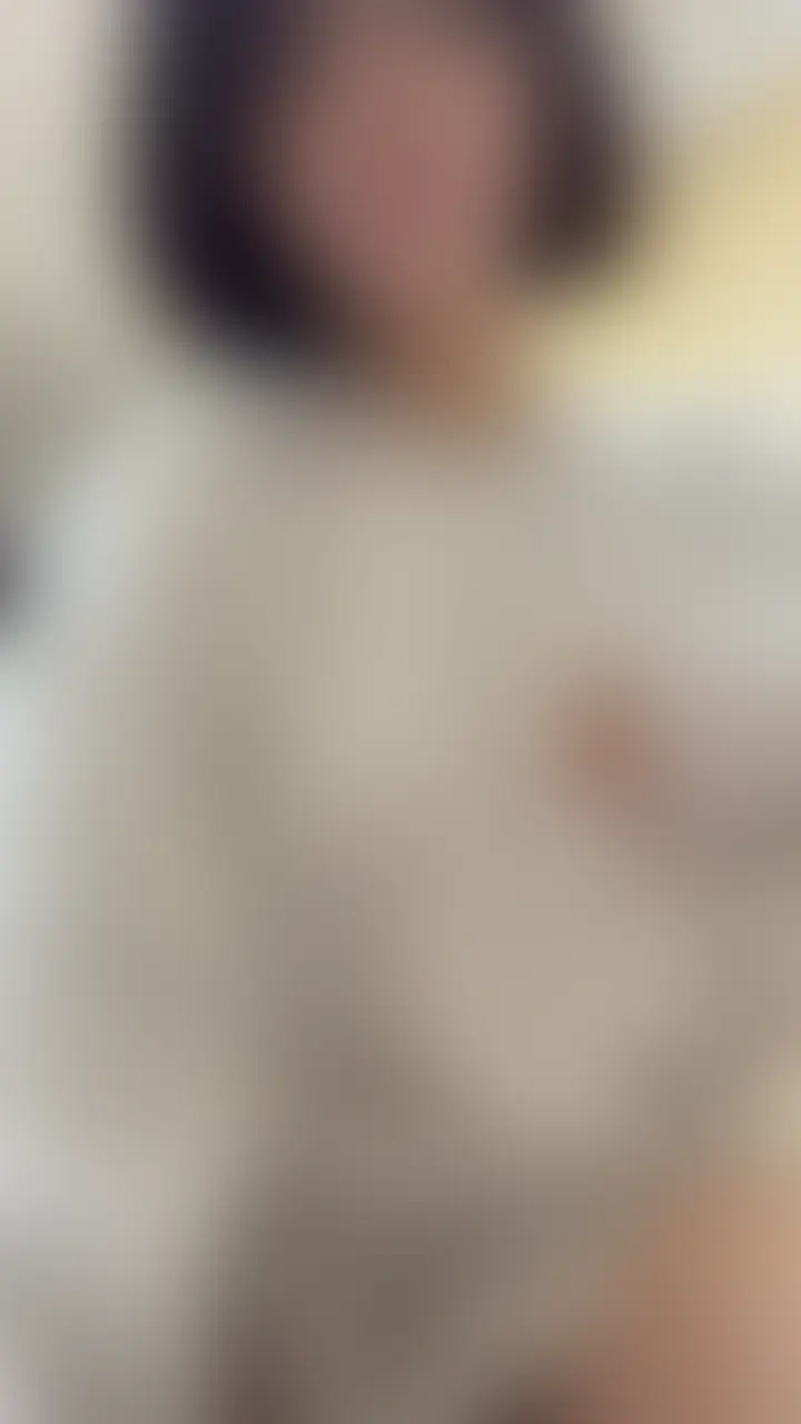 お休みにまったりおなにー
ローターブルブルさせたままディルドも入れちゃって🫣 (2/2)