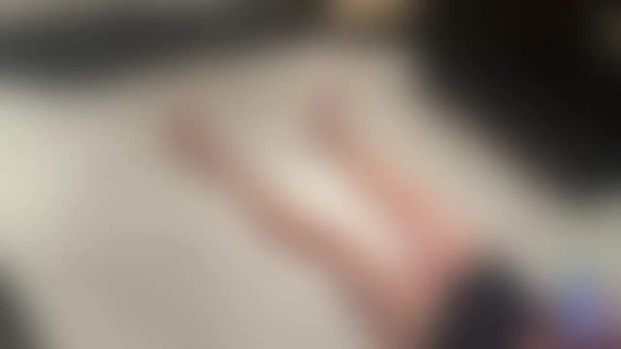 【完全顔出し】撮影されていることもmyfansに公開されることも知らない23歳読者モデル。死角でこっそりゴム外して生ハメ。
そのまま中に出そうとしたら『ゴムしてる?』と疑いを向けられてしまいました。。
高まる射精感は抑えきれず『してるよー』としれっと答え、ピル未確認で中出し。
ザーメンが垂れてくる前に速攻でシャワー浴びに行かせたので、バレずに済んだはずです。 (2/2)