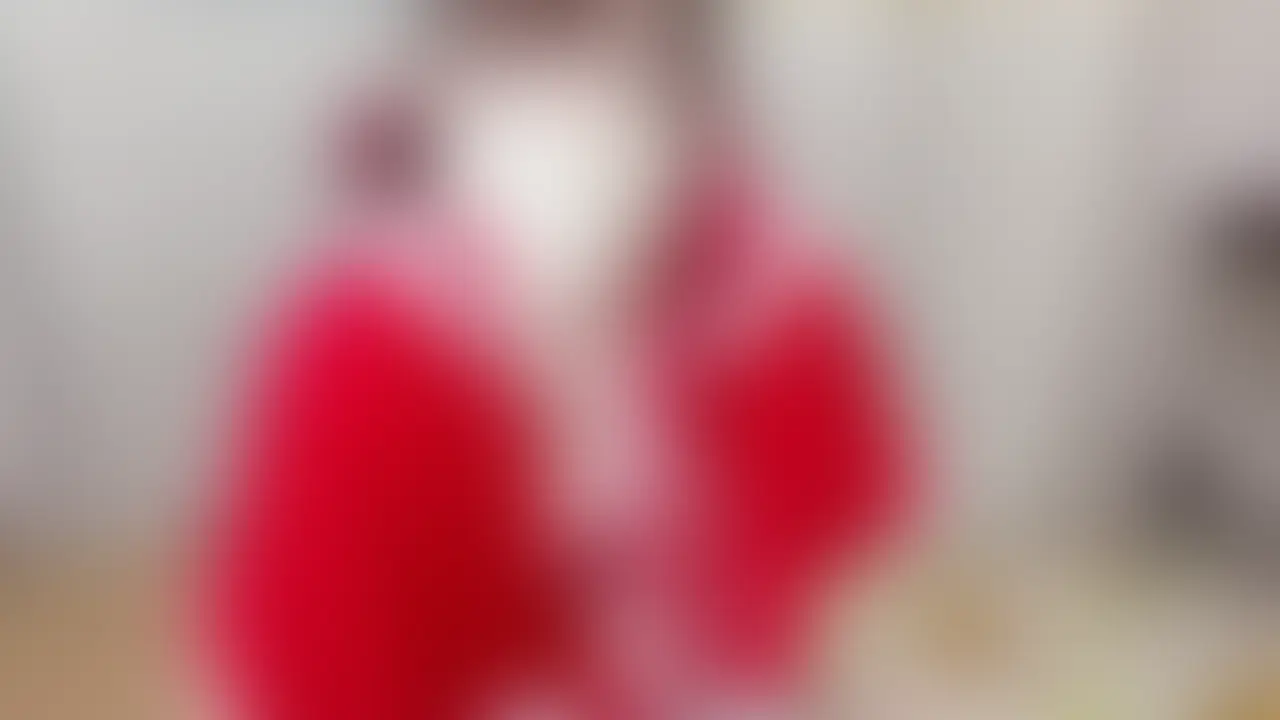 えちえちサンタのクリ責めオナニー💓

吸引機で小さなクリをたくさん吸って勃起させちゃった🫣💕💦

そしてトロトロになったらディルドを奥までズッポリ挿入🍌💓
膣壁をズリズリと擦るように出し入れしてます❤️

是非みて見てください🌸 (2/2)
