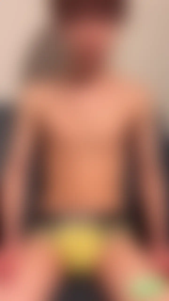 水泳部の友達がエロいパンツ履いてきた笑笑 sample 1