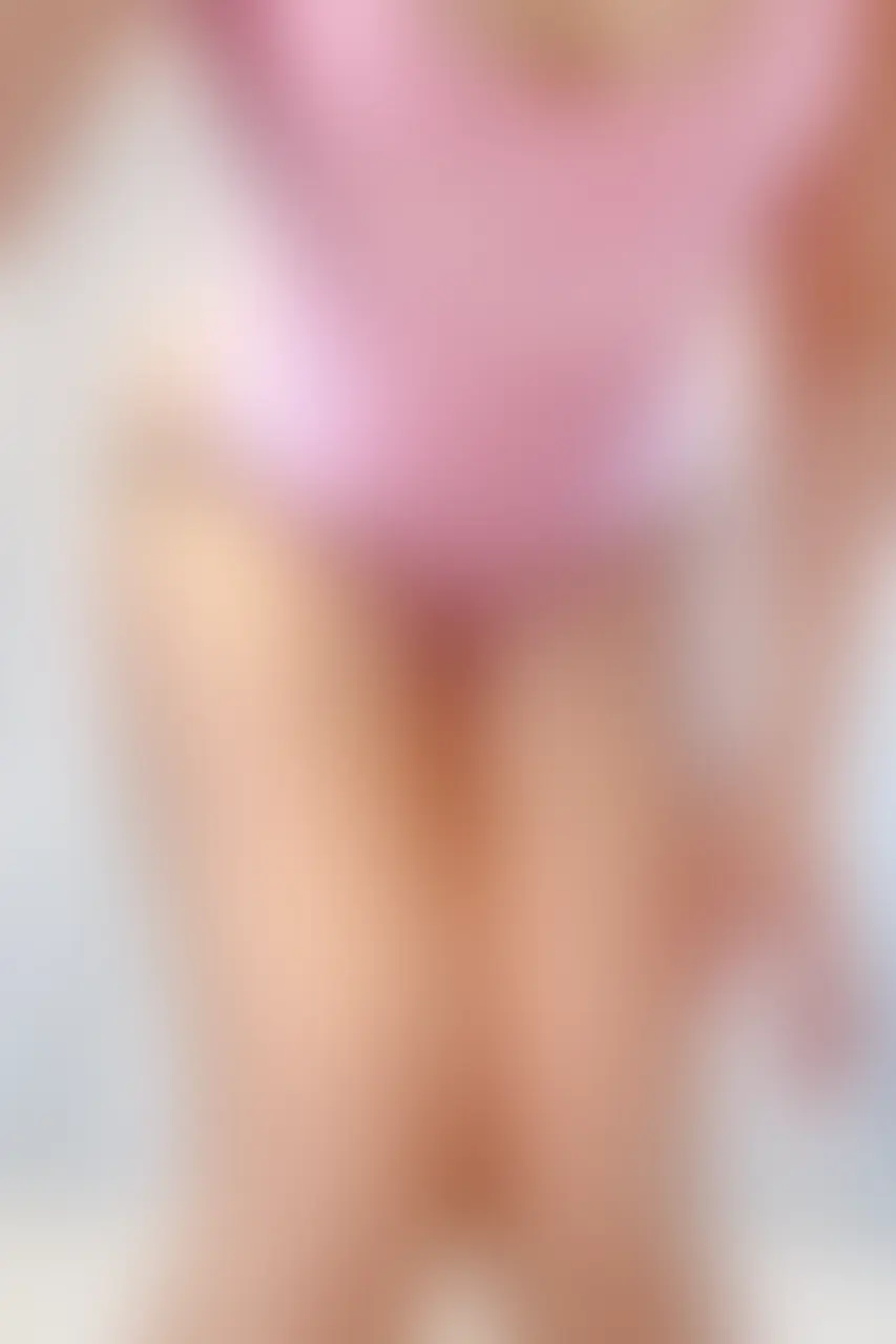 ピンクレオタード&光沢ストッキング自撮り_動画1
今回は自撮り動画になります💕

レオタード×テカテカストッキングを着てみました🍑

最強フェチコーデですね😍

むちっと食い込んだヒップラインとピカピカの太もも、たっぷりご堪能ください🍑✨ (2/2)