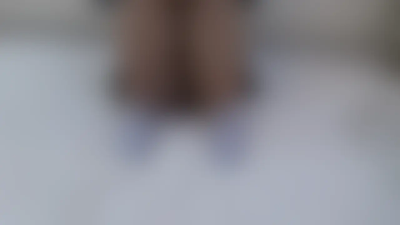 嫌とは言えない可愛い素朴な女子大生とついに生ハメ!その前に彼女の断れない性格を利用してリモコンバイブで散歩をしたら想像以上の振動で大変な事になりました!ホテルに戻って手マンや吸うやつで責めると腰をガクガクしながら逝っちゃいます。濃厚フェラや全身リップをさせて、いよいよ生ハメ!。バックやスパンキング、立ちバック等執拗に責めると可愛い声で喘ぎ声を出します。正常位から最後は一気に膣奥まで届く濃厚中出しを決行!とここでハプニングが、、、
詳しくは本編でご確認下さいね。 (2/2)