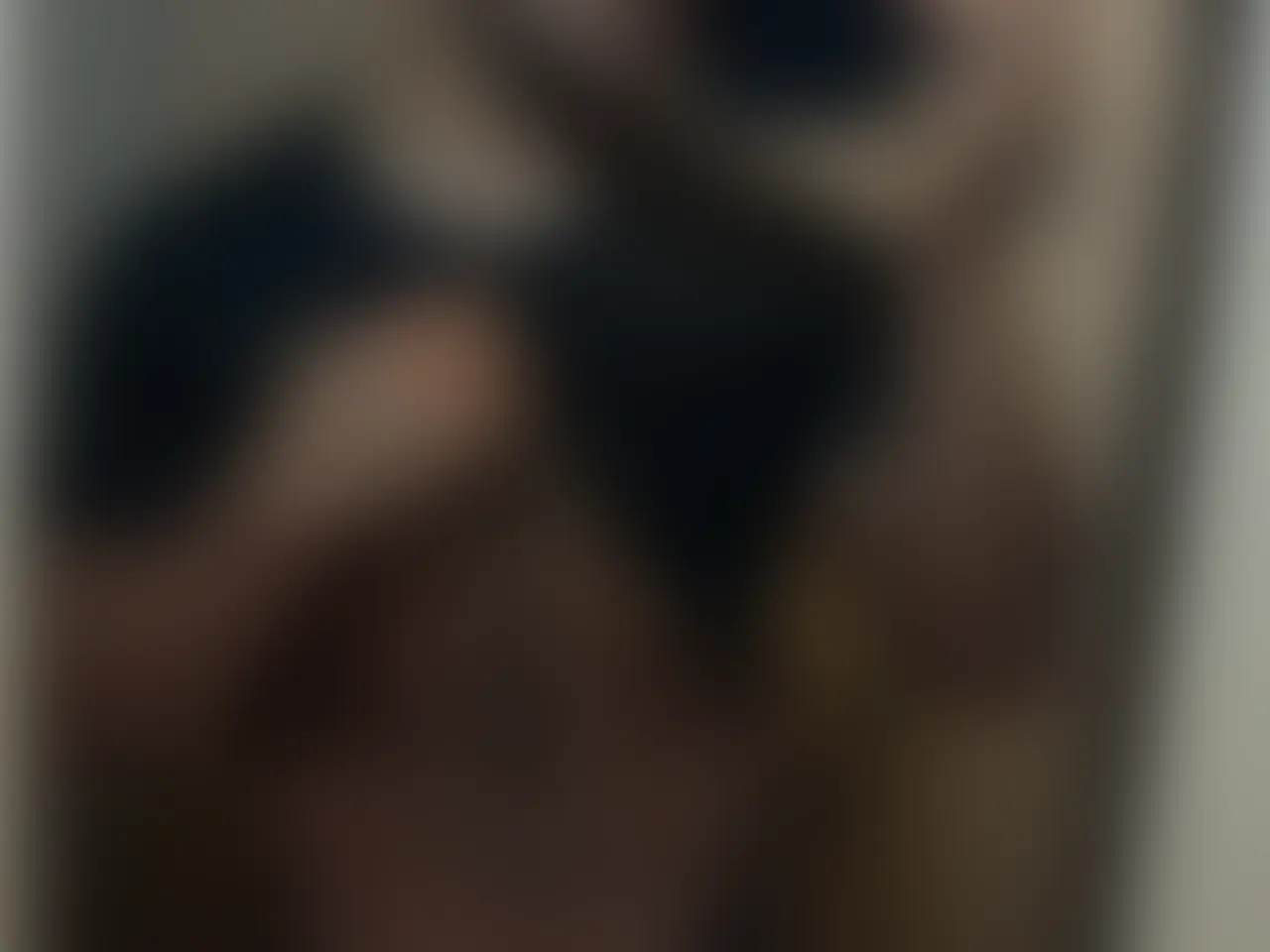 服の下、気になってる、、？ sample 1