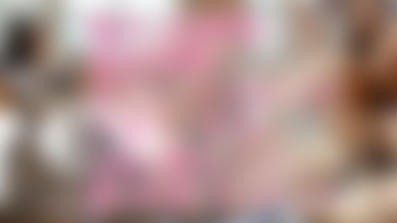 臨月になった妊婦の妻と温泉旅館でお迎え棒セックスしてきました。
最初は優しく、、、なんてわけにはいかず奥まで挿入して突きまくり妻はイキまくり。最後は子宮口に遠慮なく精液ぶっかけ中出し。
妊娠中でもセックスしちゃいますよね?むしろ興奮しませんか?
セックスしていたおかげか超安産でした。 (2/2)