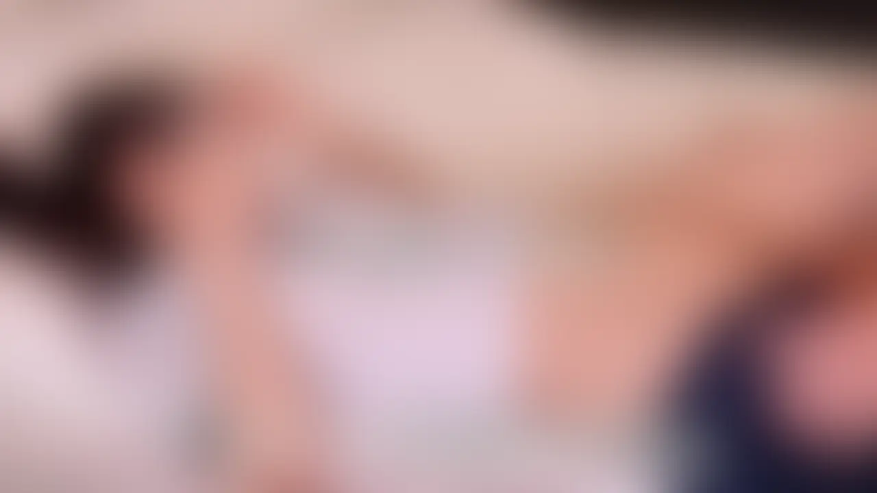 『大人の保健体育編』
本編 26分
————————————————————
【収録内容】
インタビュー
フェラ
前戯
おもちゃ責め
アナル責め初体験
潮吹き
アナル処女卒業
アナル中出し
————————————————————
超小柄な清楚系美女を思い付きでアナル調教してみました。
興味はあると聞いていたので指で軽く解してみると、意外とすんなり受け入れ痛みもなかったようなので勢いでそのまま処女卒、初中出ししてみました。笑
初心な反応、不安と緊張、期待が入り混じる開発、快楽を受け入れて隷従する様子が見どころです。 (2/2)
