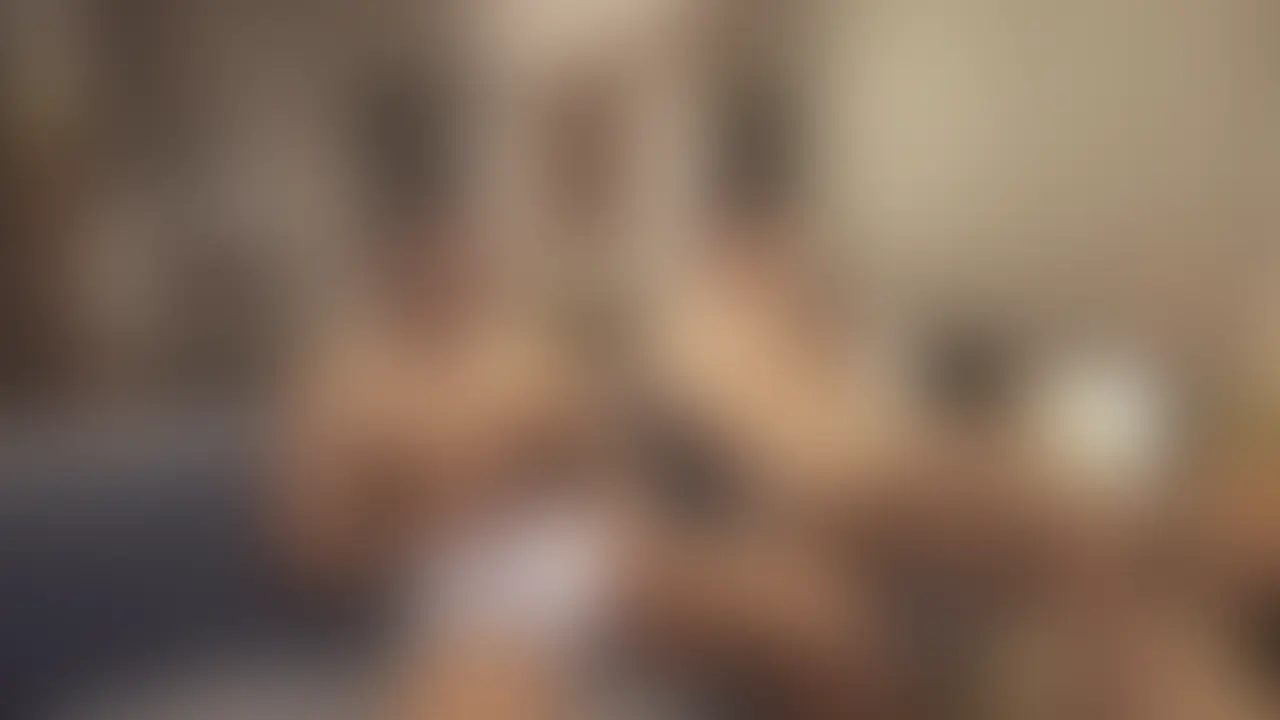 浩輔と部屋で寛いでいたらお互いジムはオフだったので生セックスしました。 sample 1