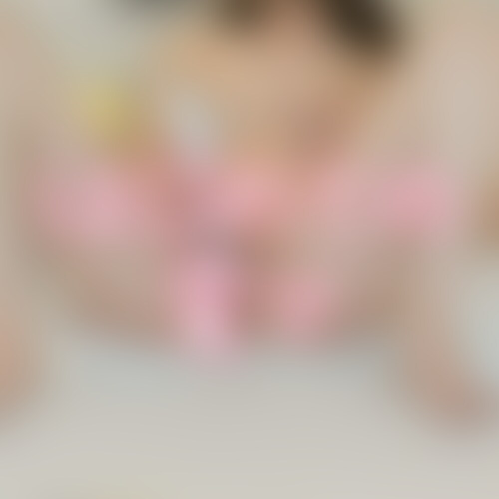 右上の 「いいね💗」 を押してから読んでいただけると嬉しいです🥹

※顔出しありの動画はこちら
https://myfans.jp/posts/42809e0f-a858-45b0-9ce6-4cd616322859

こんにちは、あかりです🐣

今回の作品は、「はじめての電マ」 に挑戦した特別なもの。
パジャマ姿のまま、これまでにない素直な自分を映し出しました。

実は、この動画を撮るのはとても勇気が必要でした。
「こんな私を見せてもいいのかな？」という迷いと、
「今の私をもっと知ってほしい」という気持ちが入り混じっていて…。

それでも、撮影が始まると、不安よりも「伝えたい」という想いが強くなりました。
普段の私にいちばん近い、 無防備なパジャマ姿 だからこそ、
カメラの前でどこまで素直になれるか、挑戦してみたかったんです。

最初は戸惑いもありました。
でも、あなたのことを思いながら、
少しずつ、少しずつ、自分の気持ちに素直になっていく——。

この作品には、そんな 初めての緊張感や、期待と興奮が混ざり合う瞬間 が詰まっています。
「知ってほしい」「見てほしい」… そんな想いでいっぱいの、今の私のすべてです。

ただ見てほしいだけじゃなくて、感じてほしい。
そして、あなたがどう思ったのか、教えてくれたら嬉しいです。

特別な時間を、一緒に過ごせますように💗

あかり🐣 (2/2)