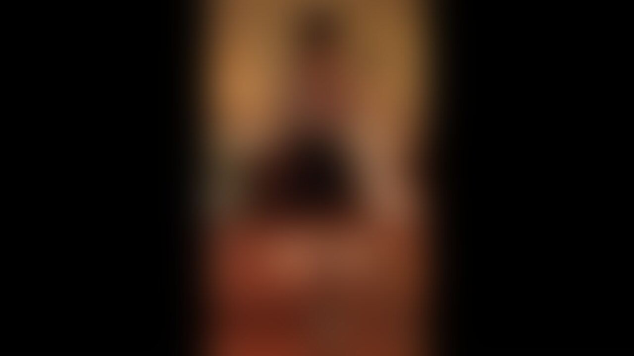 こちらの被写体は以下の動画
https://myfans.jp/posts/90936130-4042-472e-b7e1-8317f9b07df1

に登場したさくら（偽名）ちゃんのチャッ友で名前はうめ（偽名）ちゃん。同じライングループに入っているそうですが、二人は会ったことないそうです。とても今っぽい。

こういうおいしいバイトがあるという情報を共有したら、ぜひやってみたいとのことでこちらに映像が届きました。

それにしても、この映像。どうみてもラブホで撮っています。ということは、さっきまでそこで挿入してたのか？　相手は一体だれ？　など、色々想像が拡がります。

うめちゃんは普段はオナニーはしないそうなのですが、今回はじめてやってみたところ、「ただ触るだけより撮ってると気持ちいい」とのコメントが添えられてましたので、これから自撮りにハマちゃうかも。ただ触るより、この撮った映像がサムネイルだけでも何万人、その中の何千人という人がシコるということを妄想して興奮したのかと思うと、結構エッチい子ですね。

序盤、あまり声も出さないので、楽しくないのかなと思って見ているとパンツを脱いだ内布にベッチャリと染みが。このギャップが最高です。

制服の若い子がぎこちなく触る様子をお楽しみ下さい。

長さ９分４１秒
フレーム幅１２８０×７２０（iphone撮り動画です）
形式ｍｐ４

※こちらの映像は法律、アップロード規定に違反するものではありません。
※被写体は○○○以上です。 (2/2)