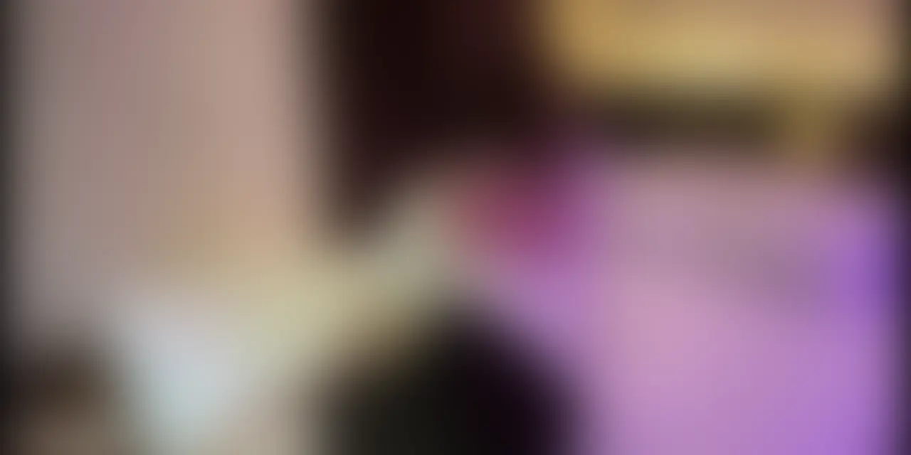 処女卒業依頼をしてきた上京ガール。
日程合わずで調整後に会ってみたらなんと出会い系で初体験を済ましてきたと報告を受けて激萎え…
が、逆にめちゃくちゃにしてやろうという気持ちが沸き起こりそれはそれで良かったかも知れません笑
フェラはしょうがないとして、体のラインは悪くないので性欲処理の目的で楽しめました。
全編32分13秒(単品販売あり) (2/2)
