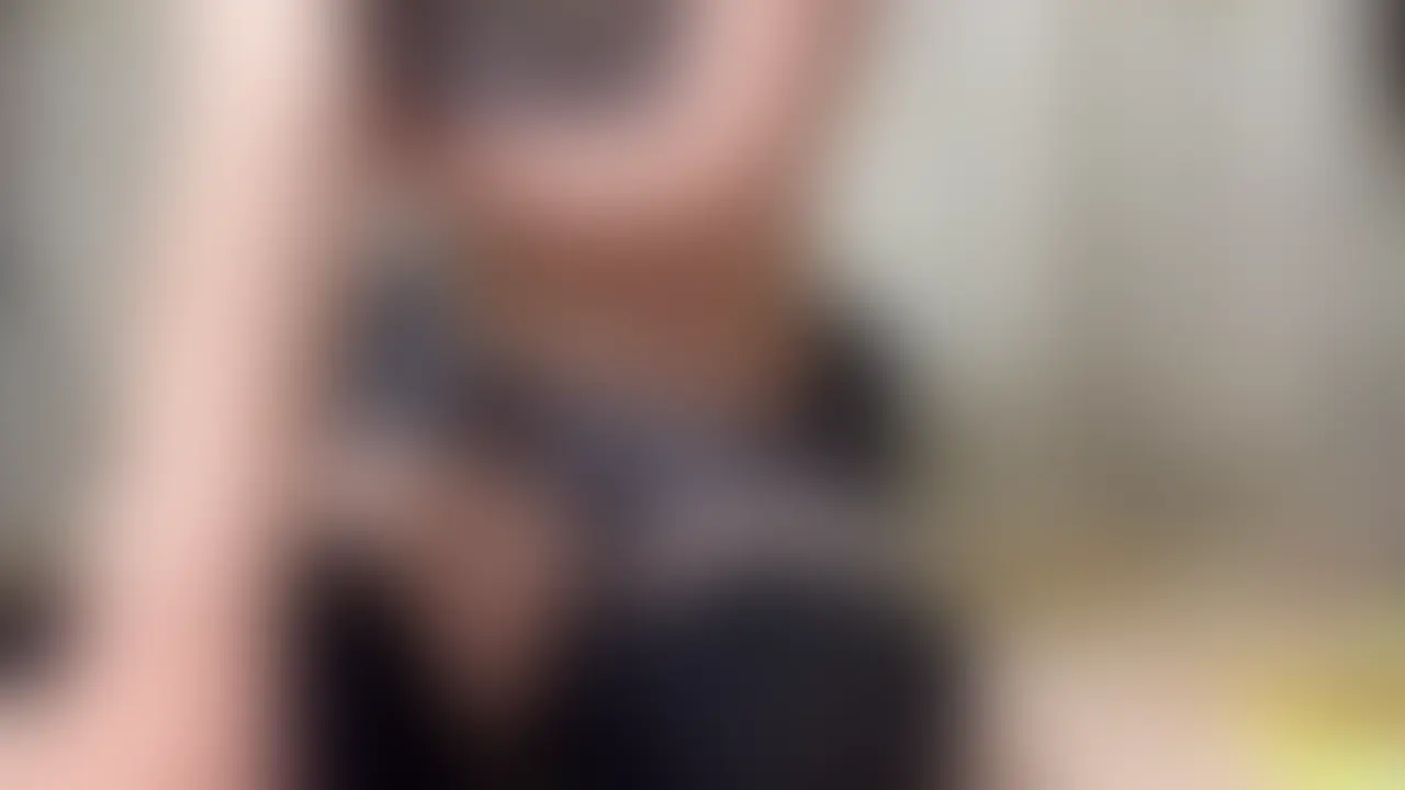 地下アイドル姿で本気オナニー💓
むちむちの身体で恥ずかしい🫣💕💦
排卵日が近いからいつも以上に気持ち良くてヤバかった...💓
ディルドを出し入れするたびに真っ白の本気汁がおまんこから垂れてきてます❤️💦
お尻の穴も終始見えててかなりエロいです🌸💕
是非見てみて下さい✨ (2/2)