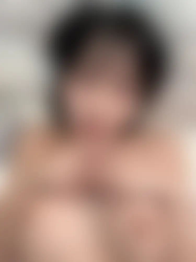 いっぱい気持ちよくしてくれたから、今度はりこがお返しに気持ちよくしてあげるね♡
りこのおまんこの中でたくさん気持ちよくなってね♡ (2/2)