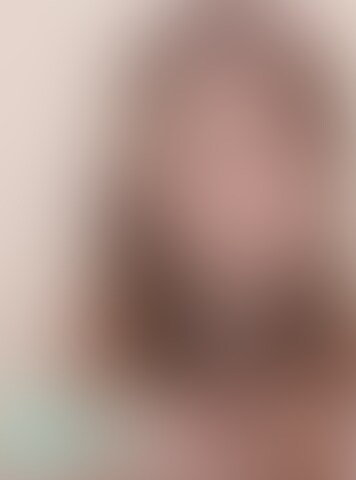 〜バチカワ人妻 昼下がりの会議室に呼び出して…〜
お昼休みに旦那が仕事に行っている昼間に会社近くに貸し会議室を借りてそこに呼び出し。
30分しかないので、会議室で一人下着姿になるだけで興奮する人妻を弄り潮吹きさせてからフェラ。
机の上に手をつかせて目の前でオナニーをさせると、挿れてほしいと懇願したところで挿入。
そのままイカずに、挿入したモノを膝をつかせて再びフェラさせてから口内発射。
会議室を出る間際に「パンツ濡らして帰りたいから…」と、おねだりしてきたのでパンツを履いたまま潮吹きさせて帰しました。 (2/2)