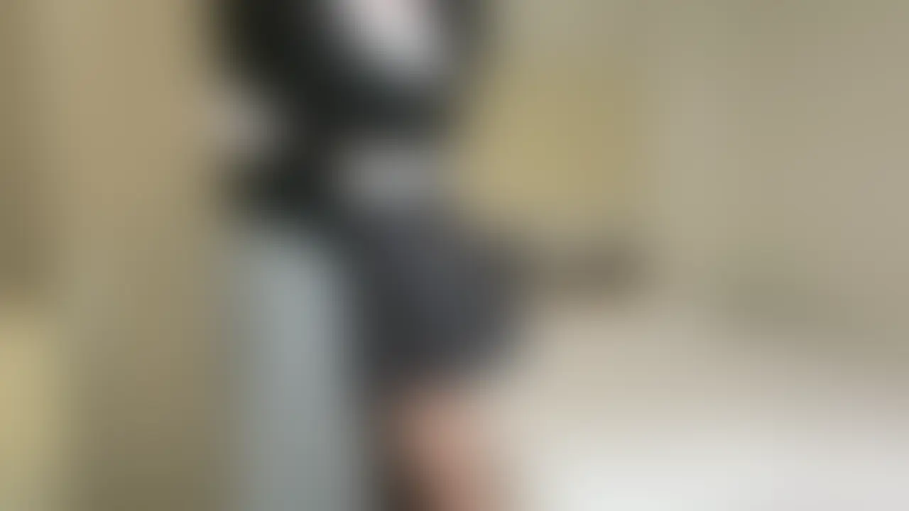 前回めちゃくちゃ人気だった、可愛すぎる18歳ダンス部合法L◯Kちゃんと再開した時の動画です。
受験が終わって会いたいって連絡してきた合法L◯Kちゃん。受験勉強でかなり溜まってたらしく、清楚な見た目に反してめちゃくちゃ積極的でした。。
脱がせたら相変わらず綺麗なおっぱいと大きすぎるえっちなお尻で、実際に着てた制服着せてえっちするのめちゃくちゃ興奮しました、、、、
学校のみんなが想像つかないようなえっちな声で喘いできたので、いつも通り綺麗なお尻を鷲掴みにしておなほ扱いして、ちゃんとわからせておきました。。。 (2/2)