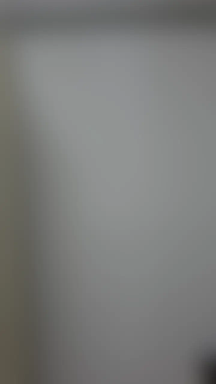彼女みたいな敏感ボディでエッチな子なら快く抜いてくれるのでは…とまたもや着替え途中に乱入しちゃいました。
「え!びっくりした!なんですか??」とかなり驚いておりましたが、手を取って勃起チンポを触らせてキスしちゃいます。
時給上げるからフェラしてよとお願いするととても困って硬直してしまいましたが、さっきまであんなにおまんこを濡らして感じていたのでお返ししてもらわないとですよね。
多少強引にひざまずかせてかわいいお口に押し付けると仕方なさそうに口を開いてぱっくりと咥え込んでくれました!
初めは戸惑っていた感じでしたが、徐々にエロスイッチが入ってきたみたいでじゅぽじゅぽといやらしい音を響かせながら丁寧にやってくれるものだから大興奮です。
口の中に出そうとすると抵抗していましたが、頭を掴んでそのまま大量発射しちゃいました。
ティッシュに精子を吐き出した後に、仕方なさそうな笑顔を見せてくれたのでこの子も問題になることはなさそうですね。 (2/2)