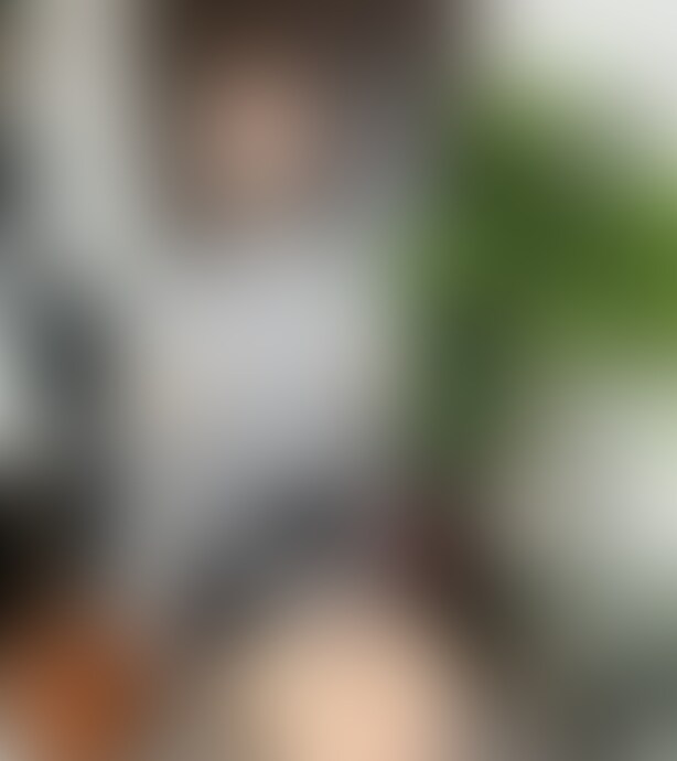 【爆乳】超有名p女子がモデル級スレンダー美女になっていたのでハメ撮りしてきました!彼氏に嘘ついて来たNTRセックス女に制裁大量中出し♥
========================
超有名なp女子のアノ子ですね。
たまたま見かけたので、ハメ撮りすることに相成りました。
かなりのスレンダー爆乳美女になっていたので、驚きました。
街を一緒に歩いていると、男どもから、ジロジロ、ジロジロ…、
モデル級のスタイルと顔に、みんなビビっている感じでした笑
きもてぃ…
いまもエッチな仕事継続中らしく…笑
とても性格もよくて、本当に良い子です…泣
彼氏は今もいて、友達とご飯行くと言って、出てきたそうで…、
嘘ついてハメ撮りしに来るイケないこです…泣笑
こんな美人を味わえることに感謝しつつ、神乳を堪能いたします。
ベロチューしながら爆乳を揉みしだき、キレイな腋もしっかり堪能します。
パイパンじゃないのもまた良きです。
最近ハマってるくぱぁもしっかり言わせます。
恥ずかしそうにおま〇こを開きながら、「くぱぁ♡」と言わされてます(笑)
エロ可愛い。
生ち〇ぽ入れられたら気持ちよさそうに喘いでます。
最近個人的に、NTRにハマっているので、しっかり謝罪させます(笑)
「ごめんさい…気持ちぃです♥」
上で腰振りながら、ダブルピースで最高の笑顔を見せてくれました。
極めつけは腋見せつつ、おま〇こ広げつつ、舌出しながらのち〇ぽ受け入れ体勢。
なんか、一つ一つの所作がエロ過ぎて、映像見返しながら、3回抜きました(笑)
もともとは外出しの条件でしたが、
もう慣れてるし大丈夫かと思い、
とっさの無許可中出し!「中はダメェェェ!!」と言いつつ、
膣奥めがけてドピュッピュ~~~っと大量発射!
ちょっとだけ怒られたけど、さすがの愛嬌で許してくれます。マジ天使…(笑)
最高の逸材なので、またハメ撮り、公開する予定です。
「いいね」をたくさんもらえると投稿頻度を増やす励みになります。頑張ります。
=============== (2/2)