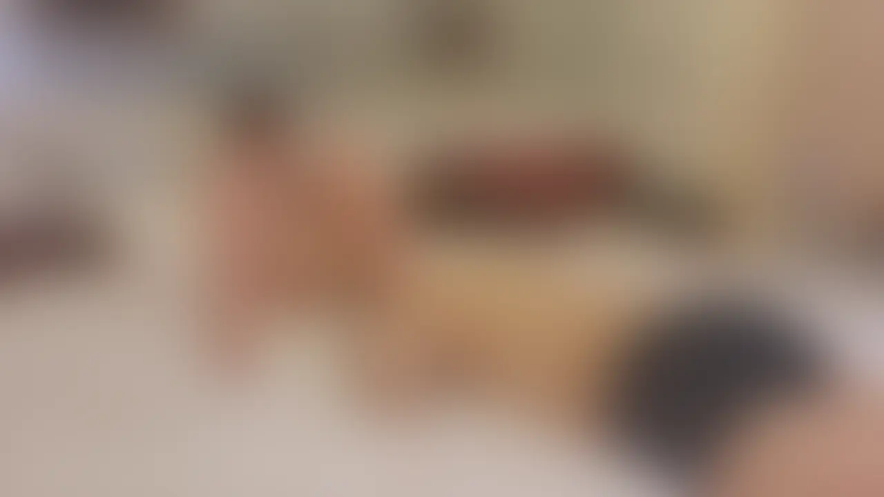 かな様の舐め犬奉仕です。

仕事帰りのかな様がムレムレの下着の匂いを嗅がせ消臭を命じます。
それだけでは勿論終わりません。
下着を脱いで１日仕事でびっしりついた汗や汚れを
舐めて綺麗にさせ奉仕させます。 (2/2)
