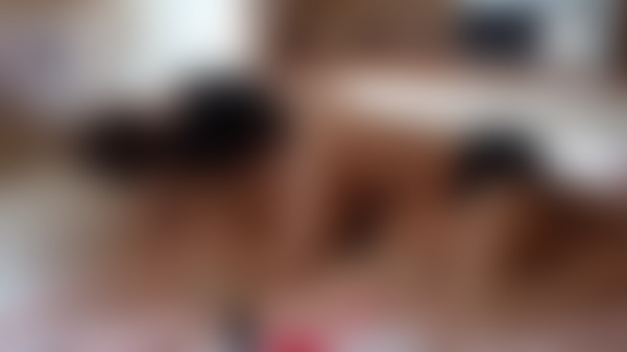 悶絶○○○束クリ攻め
緊張が○○○束するほどはじけての大暴れのまもなく処女1-6
ゆっくり優しく乳首舐めてます。だからかん高い喘ぎとか出ません。舌先で柔らかく転がしたりペロペロしたり。吸うやつは笑っちゃってます。クンニのおもちゃにパワーアップすると余裕なくなって…
クリに吸うやつ当てると大絶叫です。
処女ちゃんだからクンニも初めて。それでこの反応。将来楽しみね。声ずっと出続けてるやん笑
初めての吸うやつなのにギブせずハマっちゃいましたか。足を伸ばすと「おかしくなるー」それで手も引っ張るとさらにヤバく。開脚だとクリしっかり当たって吹いちゃいました。落ち着いて余裕?
僕がそんな余裕許すとでも?笑
クンニのおもちゃは動いて逃げようとしてます。執拗に捕捉し続けてギブさせちゃいました。
クリ閉じれないようにして吸うやつやクンニのでクリ攻め。電マはクリを出した途端ヤバそう。足引っ張って伸ばしてしっかり攻めてあげましょう。クンニのおもちゃは悶絶。クリバイブまでクリ盛り合わせ。
クリにピンポイントで当てるバイブ。だからずれないようにしっかり○○○束。バイブも初めてですがいい声。吸うやつもプラスしてどうぞ!
体を曲げたりお尻揺らしたり、全く声止まりません。ピストンバイブでお腹を押したらピストンがはっきりわかります。マン繰り返しで真上からどうぞ!
ナンバー03のバイブ。パターン振動で奥にズボズボ。お腹押しも。でもこのおもちゃの醍醐味はG向けにして吸うやつのW攻めだよ? (2/2)