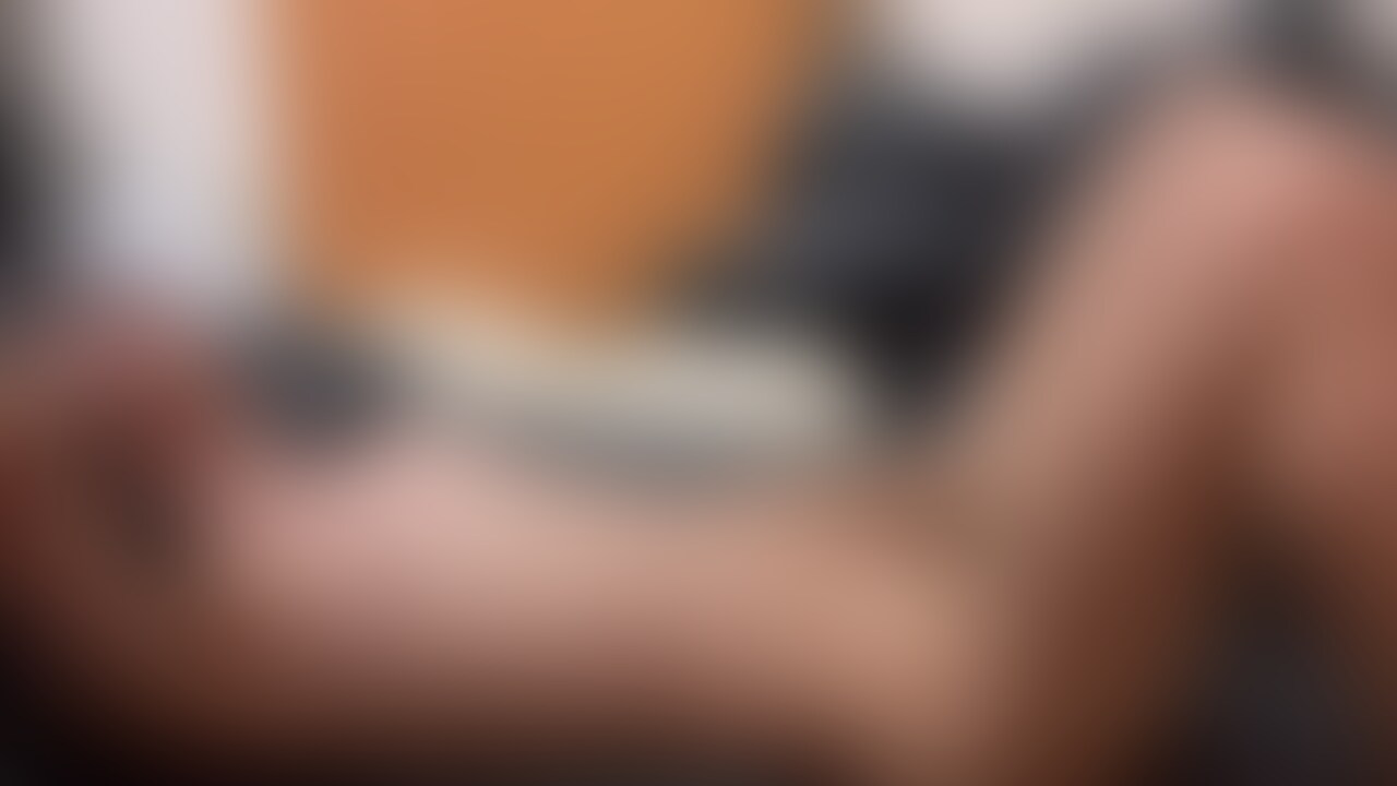 よく会う友人とハメ撮り！毛深くてムチムチした魅力的な身体に激しく○○○される…！ sample 1