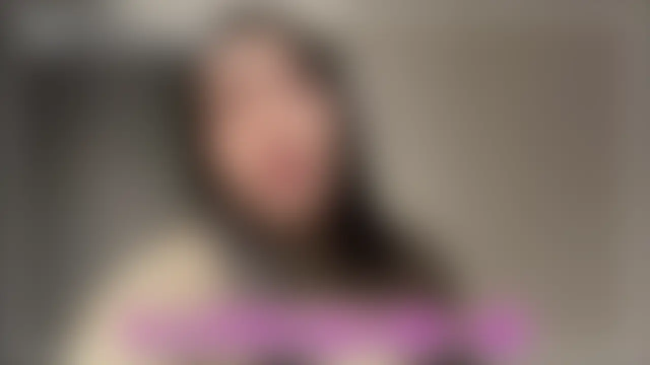 【乱交】裏垢男子くん4人と初自宅5P💦乱されまくる生ハメセックス💗
今回は初めての“自宅撮影”…正直すごく緊張してました🩷
相手はなんと、裏垢男子くん4人❣️
葉月の服もブラもゆっくり脱がされて、私からも順番に男性の服を脱がして…そこから一気に乱れはじめる
4本のデカおちんぽを手でしごいて、喉奥までイラマチオ💋
胸を揉まれながら、乳首もおまんこも同時に舐められて、思わず腰が浮くほど…🫣💦
そのままバック、正常位…4人に入れ替わり立ち替わり突かれて、
気づけば何度も絶頂…体の奥まで満たされて、もう何も考えられなかった。
“こんなに乱れたの、何年ぶりだろう”って思うくらいの快感でした🩷
ぜひ、この体験…見届けてください。 (2/2)