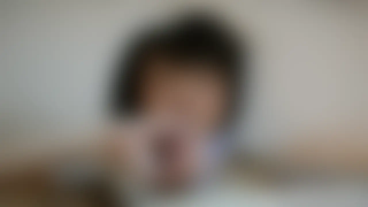 [part4]可愛い素人娘にたっぷり顔射(エロエロセーター着用)

シリーズで人気のある、可愛い系素人娘ちゃんに、今回も"たっぷり顔射"しちゃいます。
この顔射が『人生２回目』です！

１回目よりも濃いザーメンを顔の中心にかけちゃいます！

途中、ハメハメもあり！　『童貞を殺すセーター』を着用して、エロエロなエッチをしちゃいます！
フェラはこっちを見ながらの、エロフェラです。そして正常位でハメハメ！

バックでは、カメラを見ながら、ヨガっちゃいます！騎乗位もあり！
顔射は複数アングルで収録！ (2/2)
