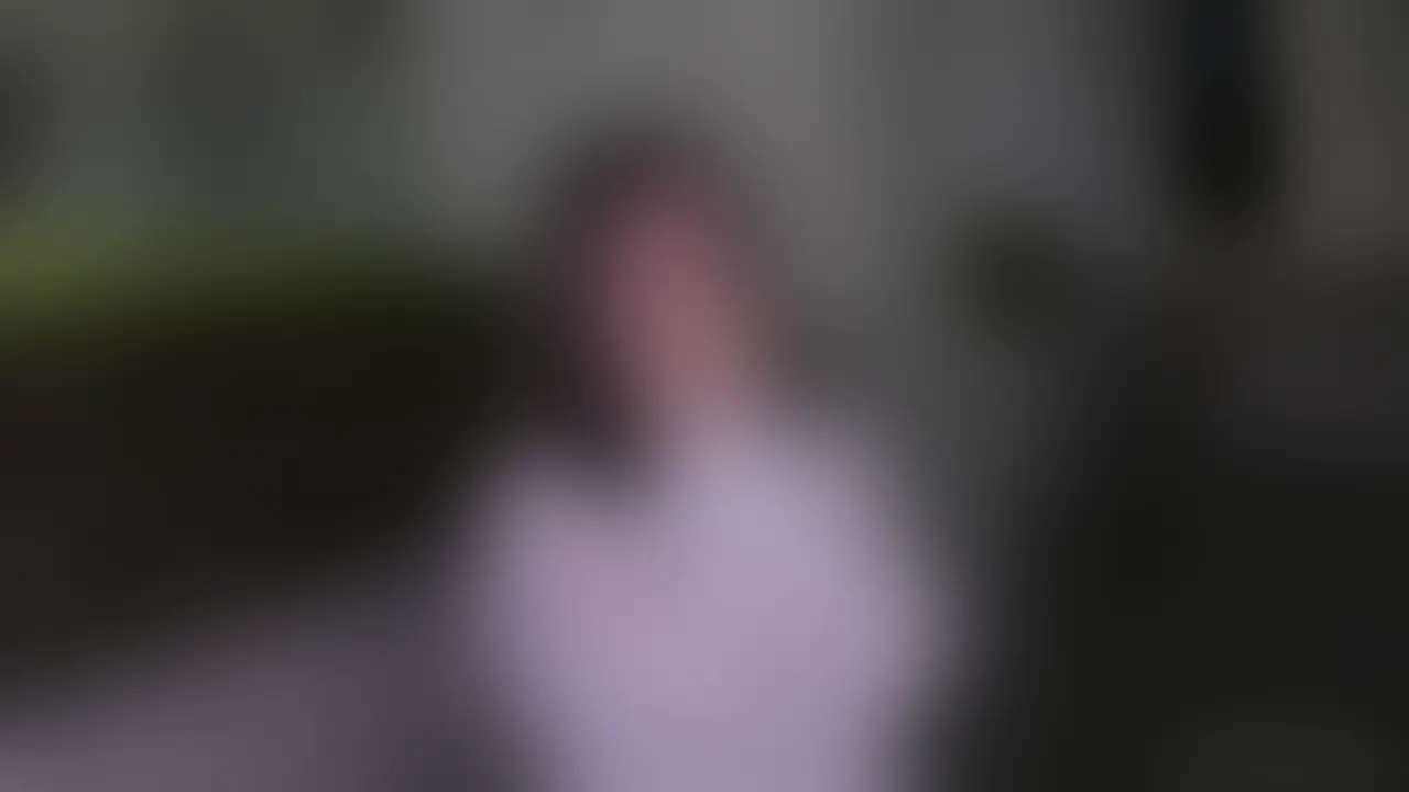 今回は、実際に仕事帰りの人妻・美優さんにお会いして撮影。 ⚠️冒頭シーンは本当に美優さんの職場近くで撮影しています。場所が分かっても、内緒でお願いします。 

旦那さんは出張で、家に帰らなくてもバレないそうです。

美優さんは「疲れてるときほどムラムラするタイプ」らしく、 今回はその性欲がピークのタイミングでの密会。

最初は軽いマッサージからゆっくり焦らしていき、 今回は我慢の限界ギリギリまでイかせないプレイ。  
指とおもちゃで中と外を同時に攻められて、一気に解放されて痙攣中イキ（17:25〜）。
自分でも驚くほどのデカイ喘ぎ声が止まらず…。 

✅️今回は「長めに責めて、一気に爆イキ」するシーン多めです。 

※僕の経験上、あなたの職場にもこんな卑猥な夜を過ごしている人妻が絶対に居ます。
ガチ仕事終わりの人妻さんが見せるリアルで生々しい密会SEX、ぜひご覧ください。 (2/2)