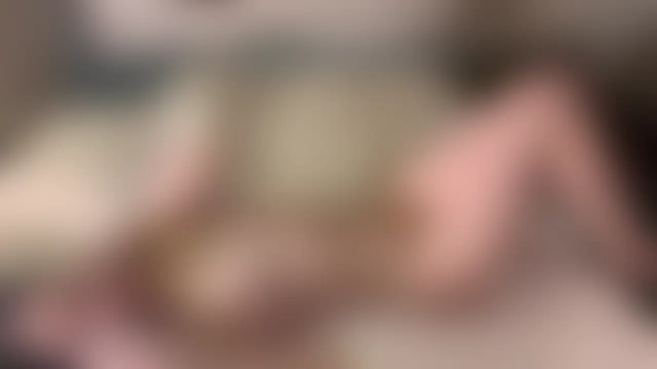 伝説の裏垢女子・さなが、ピストンマシンに初挑戦。
元AV女優のプライドも、マシンの猛攻の前には無意味。 激しすぎるピストンに翻弄され、ドM本能が爆発。
涙目で絶頂し、噴き出し続ける飛沫の量はまさに「伝説級」。 20代の体を使い切る、最高にヘンタイな復活劇。 (2/2)