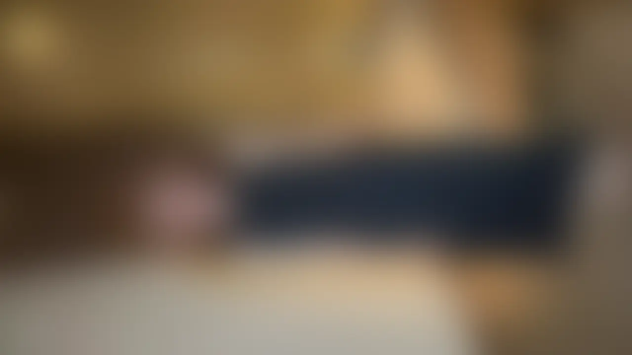 清楚なフリしてど変態プレイ大好きな年上おねえさんと遊んできました
X経由で連絡を取り合い当日会ったのですが、雰囲気や服装は清楚で大人おねえさんって感じだったんですが、服脱がすとカルバンクライン着用、デカ乳輪お待ちの変態っ子ちゃんでした。
見た目のせいか男の人とエッチするってなってもノーマルプレイのみ。責められることも責めることもないらしく、そんなつまらないセックスに飽き飽きして遊びにきてくれたとのこと。
生着替えからソファーで焦らしプレイ、カルバンクライン着用のままプレイ続行。最後は奥の方でフィニッシュ。 (2/2)