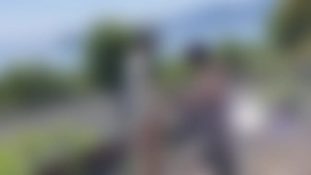 外ですると興奮しますね。人に見られるかもと思うといつも以上に勃起します。
ガチガチに硬くなったちんぽでビンタしてやりました。 (2/2)