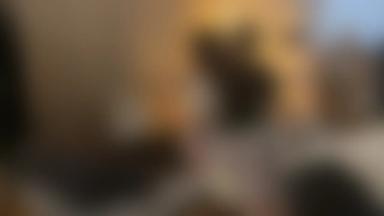 【本編完全顔出し】幼少期から仲良かった幼なじみ。
たまたま東京に来てたみたいで、久々にごはん行くことに。
昔話してるうちに気づいたら終電逃して、お家行ったら始まっちゃいました、、 (2/2)