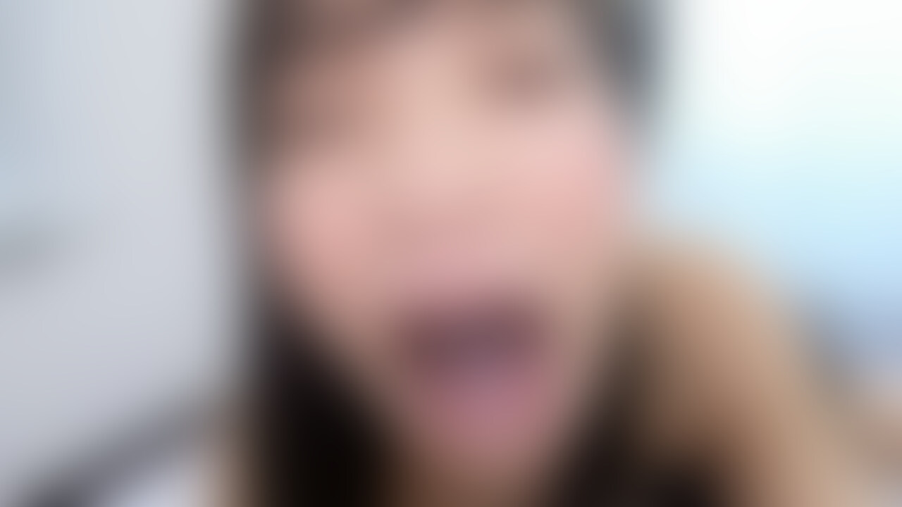 まゆちゃん【素人/暴発/口内発射】
おフェラのお仕事にやってきた素人ちゃん。初めてのエッチなお仕事に戸惑いながらも、「舐めるだけなら…。」と勃起したチンポをお口で咥えてくれました♪鬼頭集中責め、根元まで咥え込み喉奥でシゴきあげるディープスロート、玉舐め、高速バキュームフェラと、フェラのレパートリーも様々!そんな楽しんでる女の子が、予告無しで暴発ザー汁を発射された瞬間の十人十色のリアクションをお楽しみください。 (2/2)