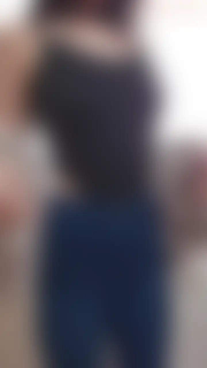 今回は、おしっこを我慢しながら乳首オナニーをした動画の前半になります。
事前にお水をいっぱい飲んだ状態で撮ってみました😳💦 (2/2)